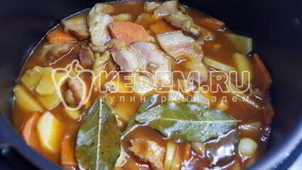 картофель с белыми грибами и корейкой в мультиварке