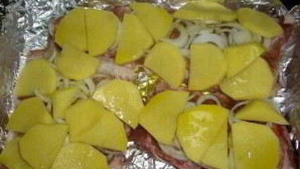 картофель с ребрышками в духовке