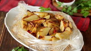 Картошка по-деревенски в рукаве в духовке