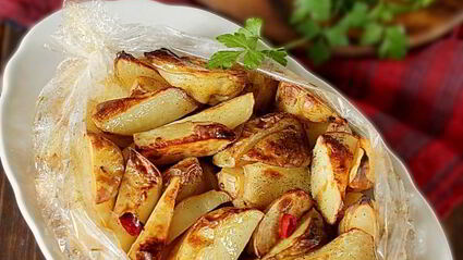 картошка по-деревенски в рукаве в духовке