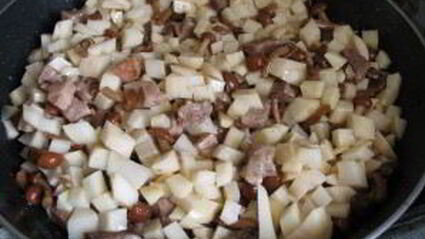 картошка с грибами опятами жареная