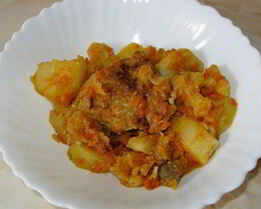 Картошка с куриными бедрышками и шампиньонами в мультиварке