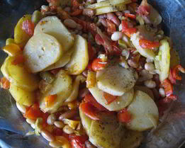 Печеный картофель с овощами