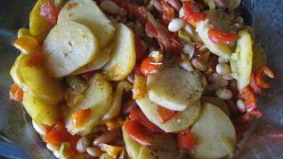 Печеный картофель с овощами