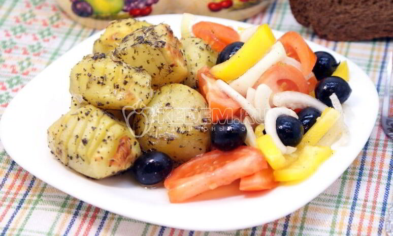 Рецепт пряный картофель с салатом