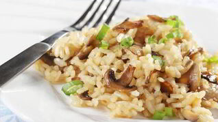 Рис с грибами и луком-пореем