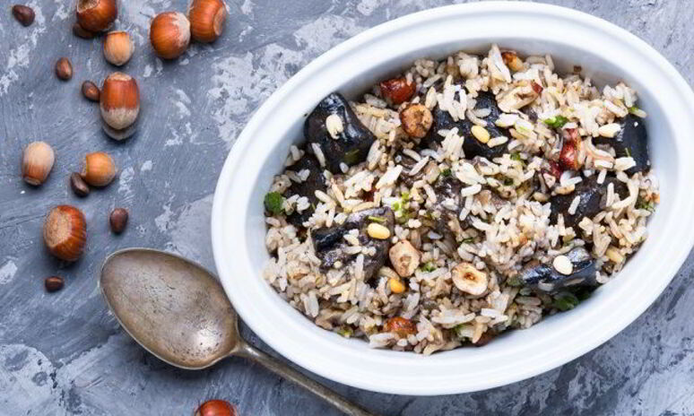 Рецепт рис с грибами, кедровыми орехами и фундуком