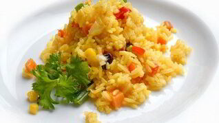 Рис с овощами, паприкой и тимьяном