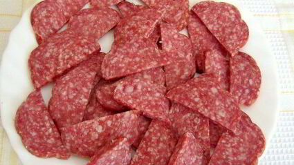 зеленая чечевица с копченой колбасой в стиле фламенко