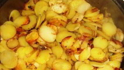 жареная картошка с фаршем