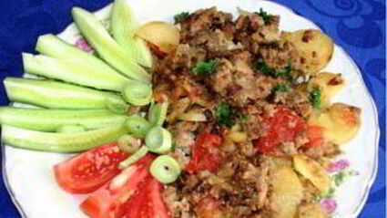 жареная картошка с фаршем