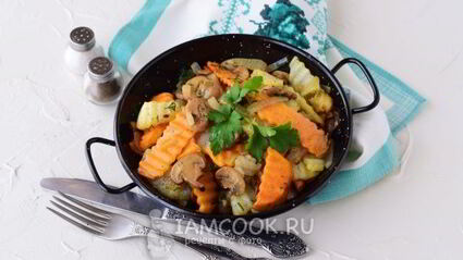 жареная картошка с грибами и луком