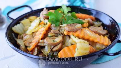 жареная картошка с грибами и луком