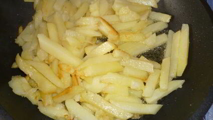 жареный молодой картофель с лисичками