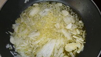 жареный молодой картофель с лисичками