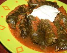 Долма в мультиварке в овощном соусе