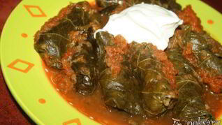 Долма в мультиварке в овощном соусе