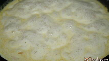 голубцы с индюшатиной, запеченные в сметанном соусе