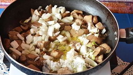 белые грибы в сметане