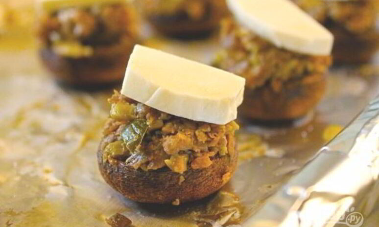 Рецепт фаршированные грибы с оливками и орехами