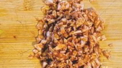 фаршированные грибы с оливками и орехами