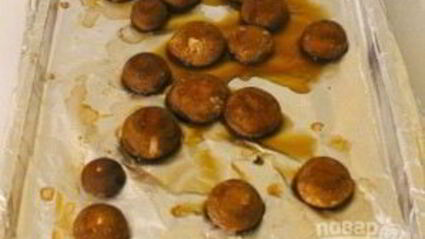 фаршированные грибы с оливками и орехами