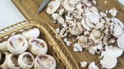 фаршированные шампиньоны с сыром и зеленью