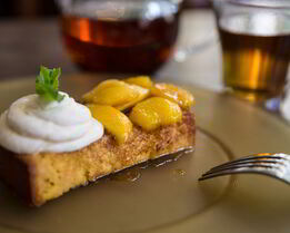 Гренка с маскарпоне и нектаринами