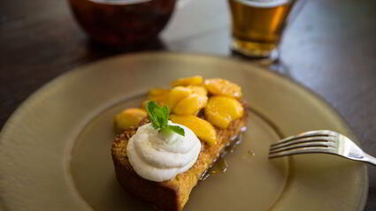 гренка с маскарпоне и нектаринами