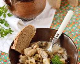 Грибы душеные в горшочке