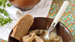 Грибы душеные в горшочке