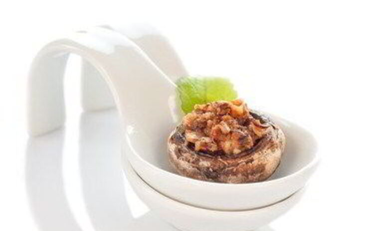 Рецепт грибы, фаршированные крабовым мясом, пармезаном и белым луком