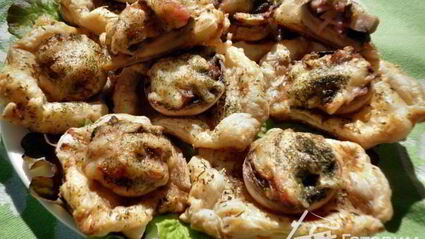 грибы фаршированные на слоеном тесте