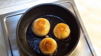 грибы, фаршированные орехами и сыром