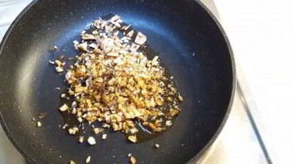 грибы, фаршированные орехами и сыром