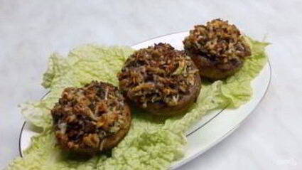 грибы, фаршированные орехами и сыром