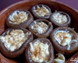 Грибы под сыром в духовке