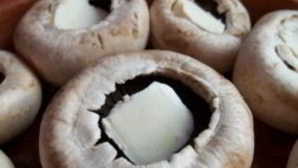 грибы под сыром в духовке