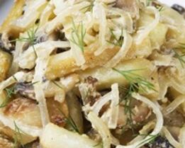 Грибы с картофелем и сметаной