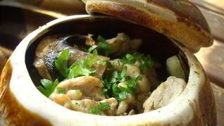 Грибы в горшочках