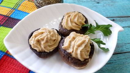 шампиньоны, фаршированные чечевицей