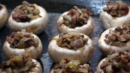 шампиньоны, фаршированные курицей
