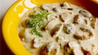 Тушеные белые грибы