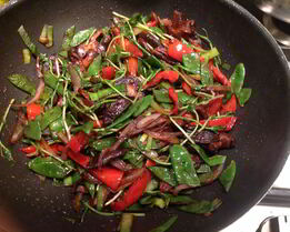 Удон с овощами, жаренными в соусе мисо