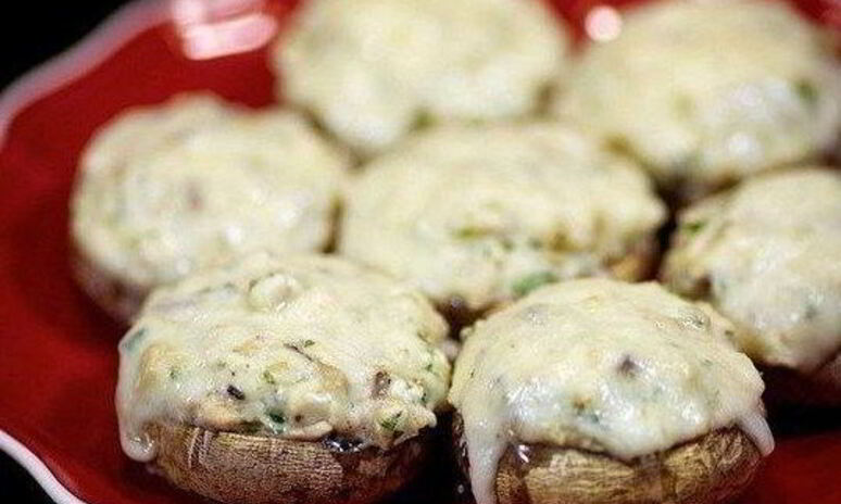 Рецепт запеченные грибы, фаршированные курицей и сыром
