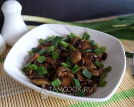 Жареные шампиньоны с луком