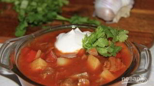 Гуляш из говядины с паприкой