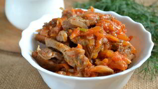 Гуляш из говядины с подливкой