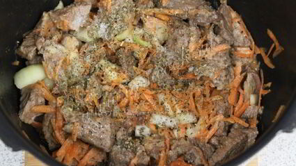 гуляш из говядины в мультиварке