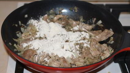 гуляш из свинины с подливкой